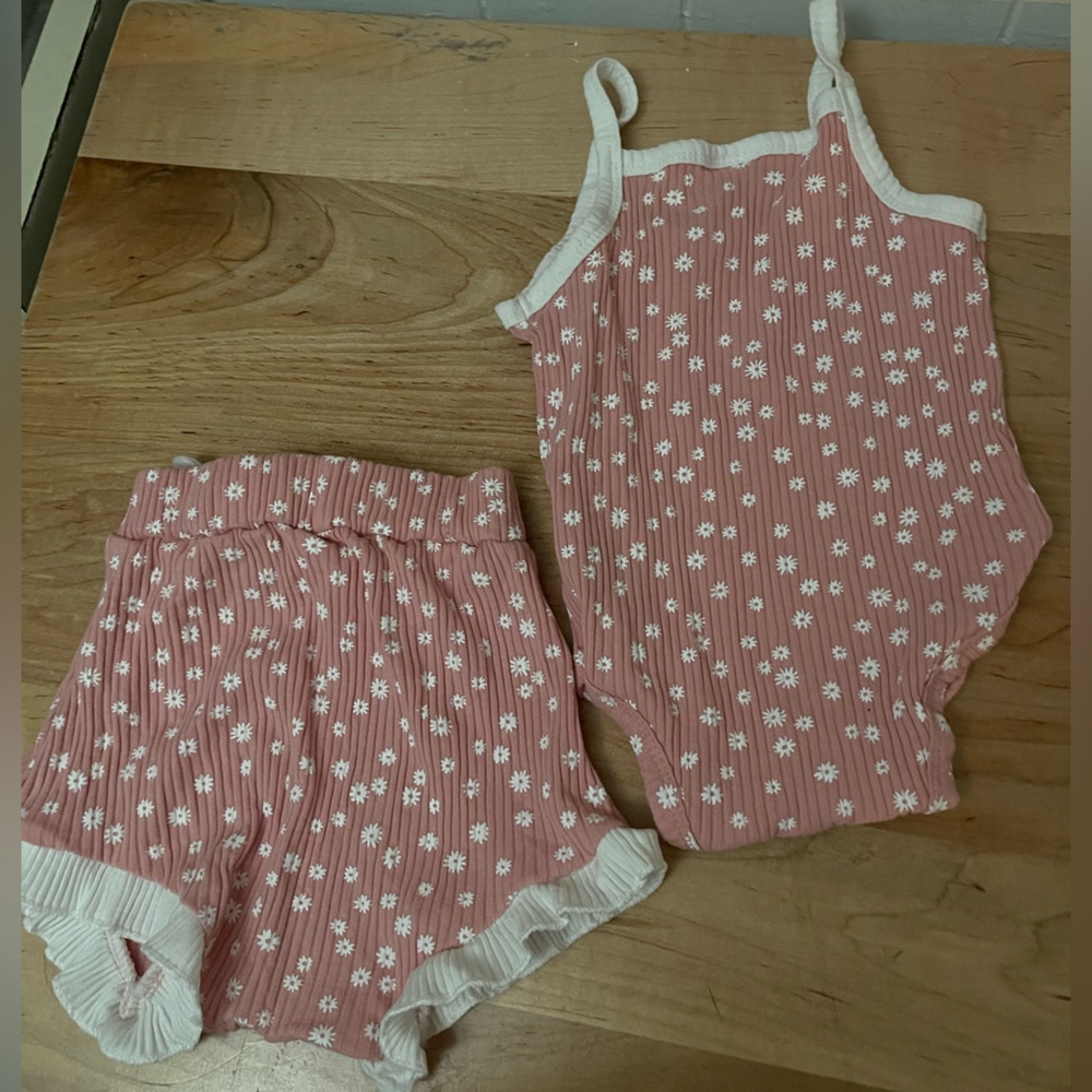 Onsie tank top/ shorts set - Picture 4 of 4